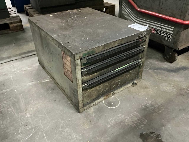 Ladenkast met inhoud - afbeelding 2 van  6