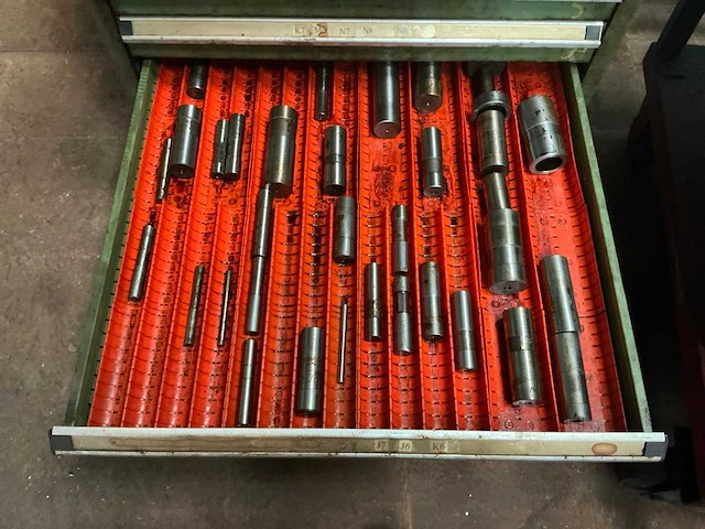 Ladenkast met tools - afbeelding 2 van  14