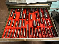 Ladenkast met tools - afbeelding 9 van  14