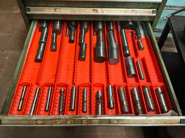 Ladenkast met tools - afbeelding 11 van  14