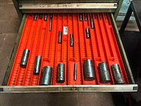 Ladenkast met tools - afbeelding 12 van  14