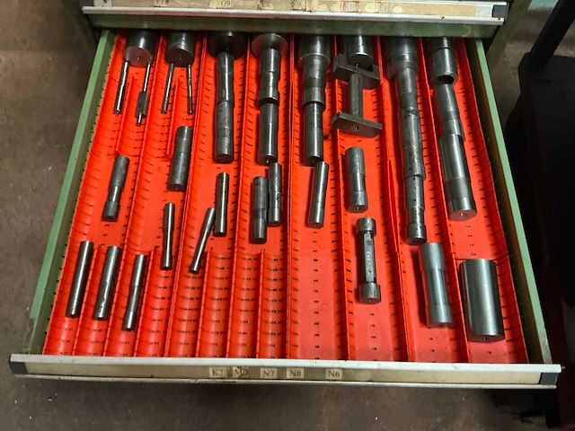 Ladenkast met tools - afbeelding 14 van  14