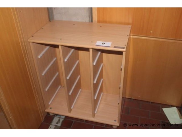 Lage houten kast - afbeelding 1 van  1