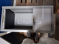 Lage kast met accordeon deur