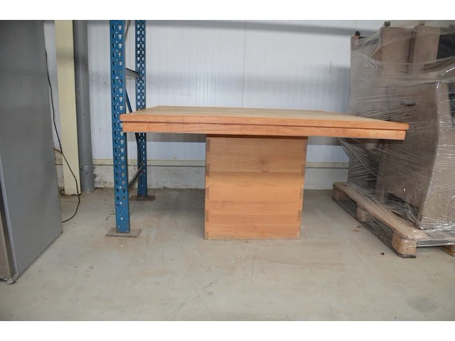 Lage vierkantige natuurkleur houten tafel afm. 140x140cm - afbeelding 2 van  6