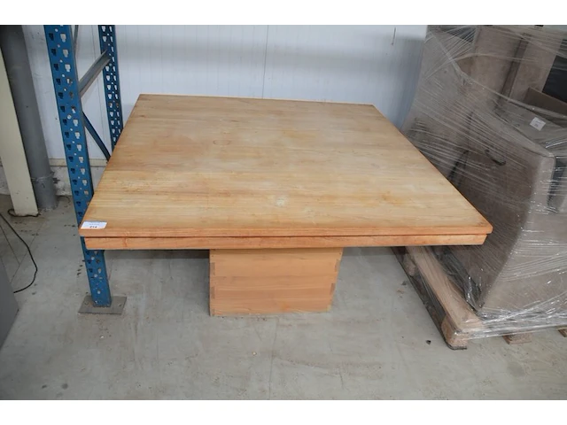 Lage vierkantige natuurkleur houten tafel afm. 140x140cm - afbeelding 3 van  6
