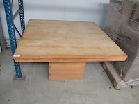 Lage vierkantige natuurkleur houten tafel afm. 140x140cm - afbeelding 3 van  6