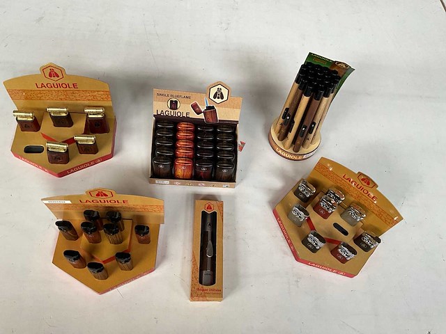 Laguiole diverse aanstekers in display (63x) - afbeelding 5 van  5
