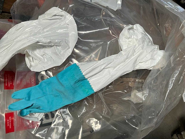 Lakeland asbestveilige kledij en asbestzakken - afbeelding 2 van  5