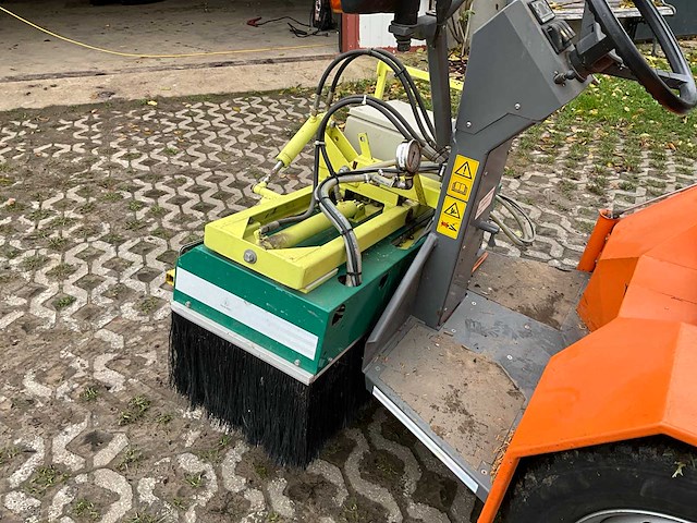 Lama-d onkruidverdelmachine met systeem van isoweed - afbeelding 10 van  52