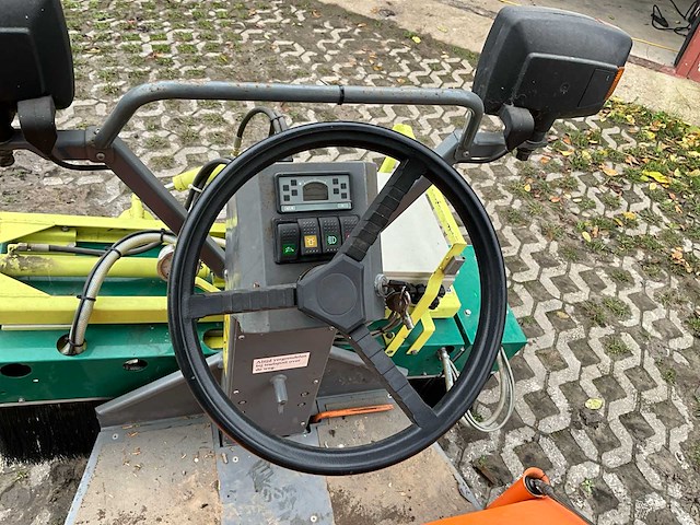 Lama-d onkruidverdelmachine met systeem van isoweed - afbeelding 14 van  52