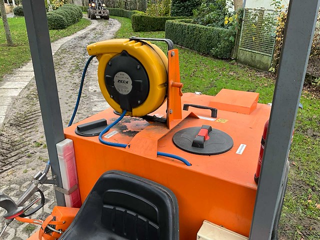 Lama-d onkruidverdelmachine met systeem van isoweed - afbeelding 18 van  52