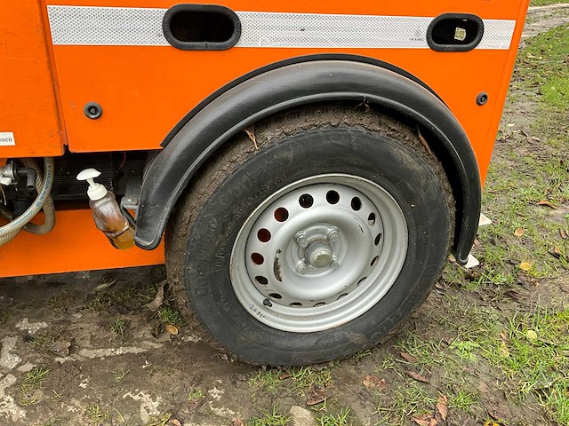 Lama-d onkruidverdelmachine met systeem van isoweed - afbeelding 21 van  52