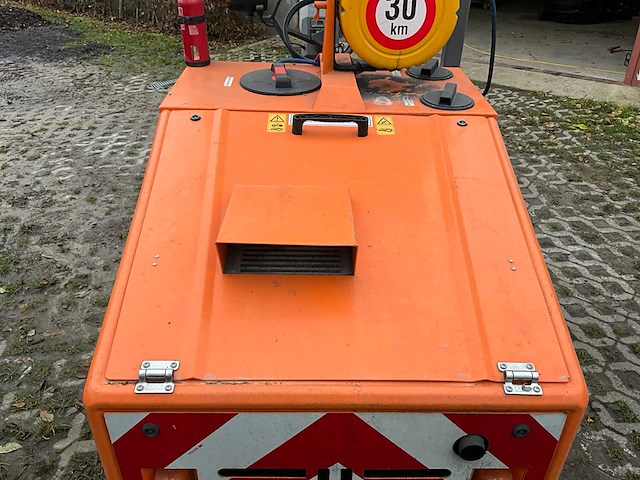 Lama-d onkruidverdelmachine met systeem van isoweed - afbeelding 25 van  52