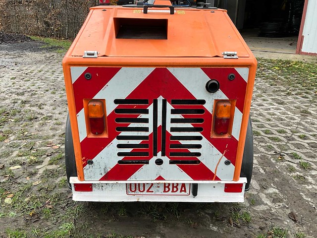 Lama-d onkruidverdelmachine met systeem van isoweed - afbeelding 26 van  52