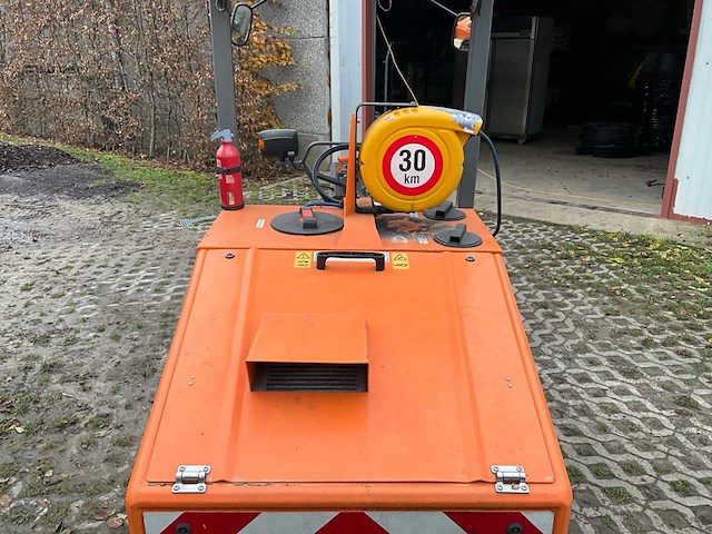 Lama-d onkruidverdelmachine met systeem van isoweed - afbeelding 27 van  52