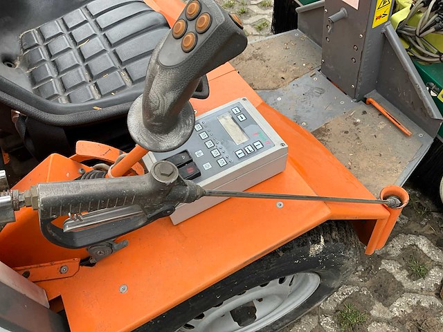 Lama-d onkruidverdelmachine met systeem van isoweed - afbeelding 36 van  52