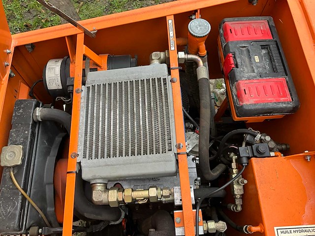 Lama-d onkruidverdelmachine met systeem van isoweed - afbeelding 39 van  52