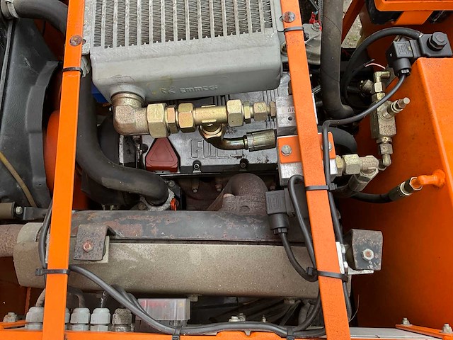 Lama-d onkruidverdelmachine met systeem van isoweed - afbeelding 40 van  52