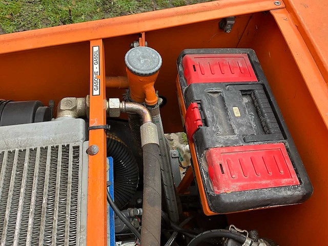 Lama-d onkruidverdelmachine met systeem van isoweed - afbeelding 42 van  52