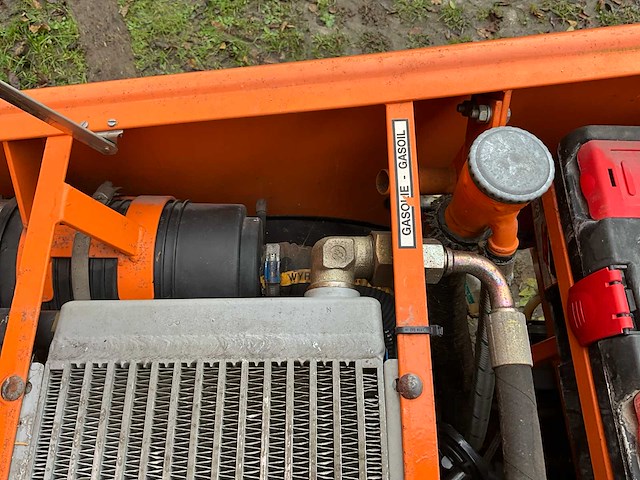 Lama-d onkruidverdelmachine met systeem van isoweed - afbeelding 44 van  52