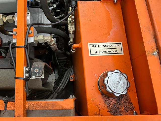 Lama-d onkruidverdelmachine met systeem van isoweed - afbeelding 46 van  52