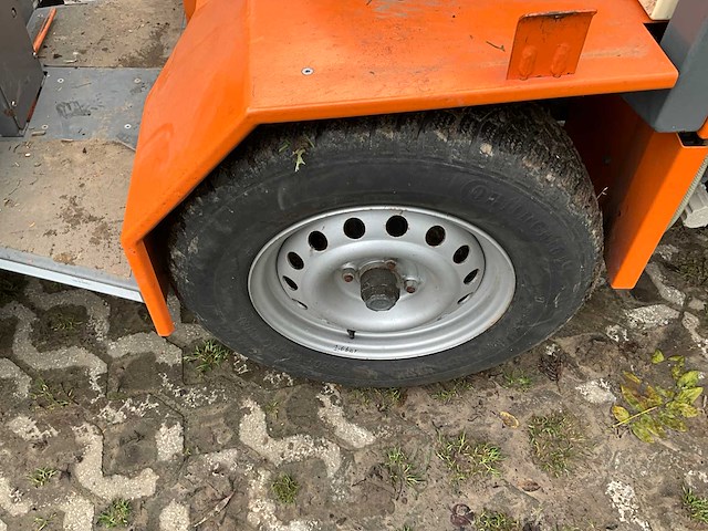 Lama-d onkruidverdelmachine met systeem van isoweed - afbeelding 47 van  52