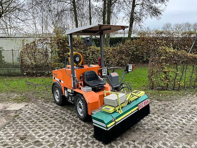 Lama-d onkruidverdelmachine met systeem van isoweed - afbeelding 50 van  52