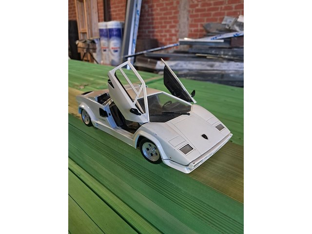 Lamborghini auto - afbeelding 1 van  4