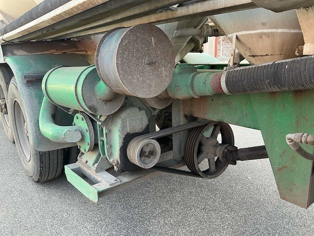 Lambrecht 18 ton bulkwagen met blaassysteem - afbeelding 8 van  17