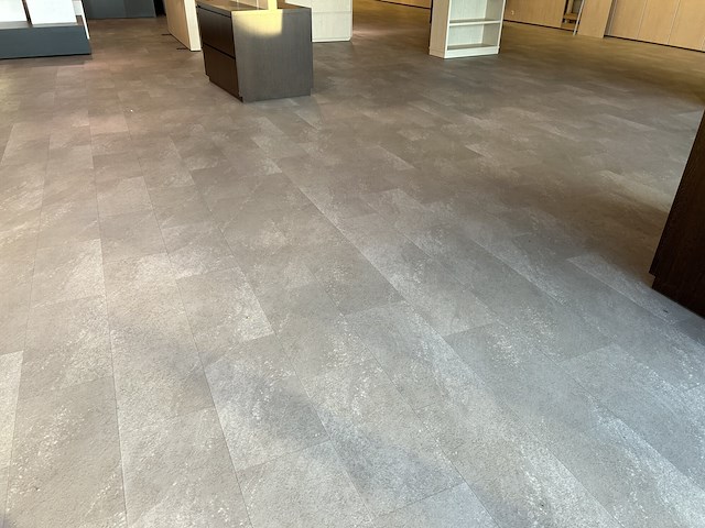 Lamett luxury vinyl tegels (+/- 100m²) - afbeelding 4 van  7