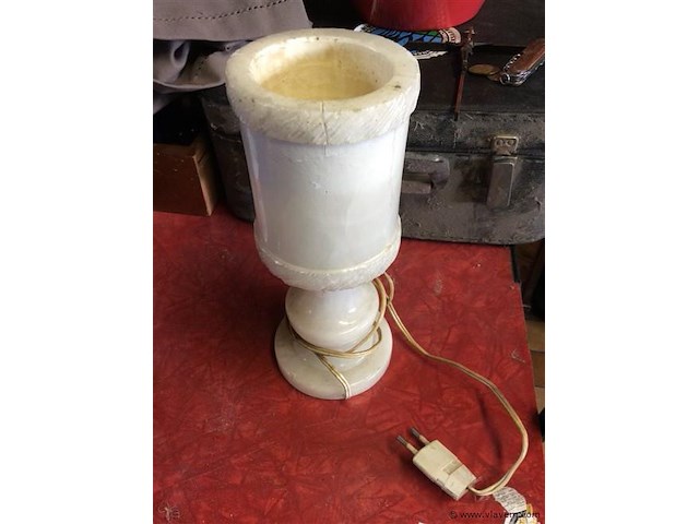 Lamp albast ( lichte besch.) - afbeelding 1 van  3