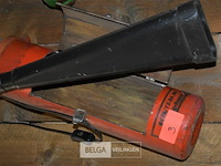 Lamp gemaakt in brandblusser - afbeelding 2 van  3