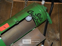 Lamp gemaakt in brandblusser - afbeelding 2 van  3