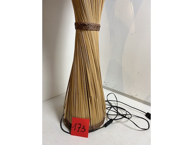 Lamp in riet - afbeelding 2 van  3