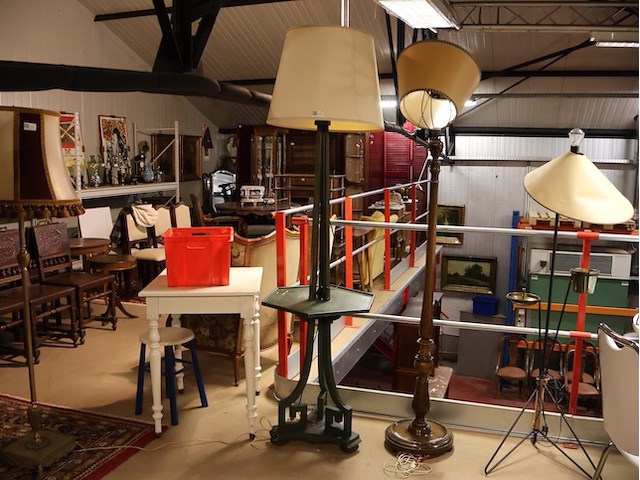 Lamp op houten voet (x2) - afbeelding 1 van  9