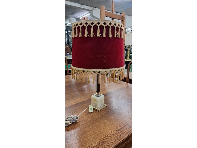 Lamp op marmeren voet - afbeelding 1 van  1