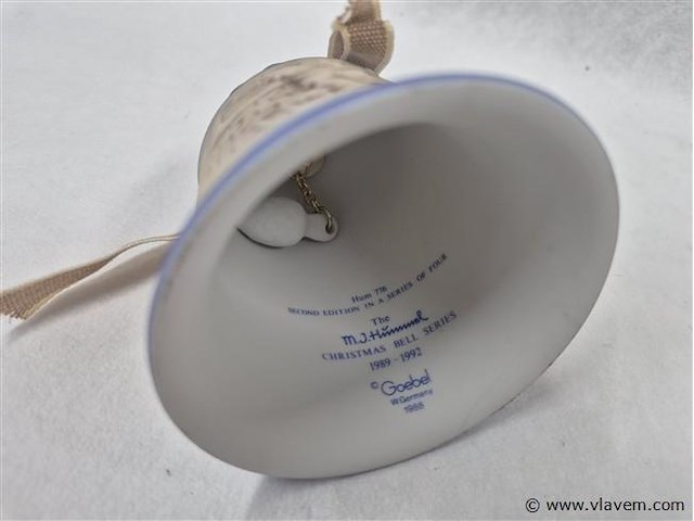 Lampekappen, bel, hangertje, potje en embleem - afbeelding 5 van  6