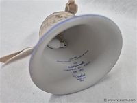 Lampekappen, bel, hangertje, potje en embleem - afbeelding 5 van  6