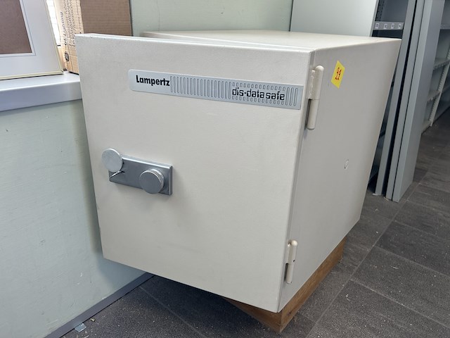 Lampertz kluis op sokkel 54x72x70cm - afbeelding 1 van  4