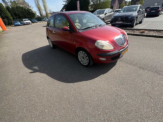 Lancia - ypsilon - 1.4-16v platino dfn - car - 2004 - afbeelding 8 van  8