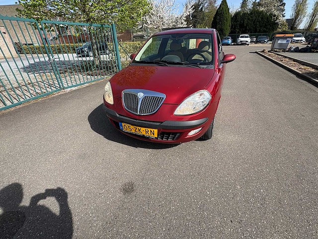 Lancia - ypsilon - 1.4-16v platino dfn - car - 2004 - afbeelding 1 van  5