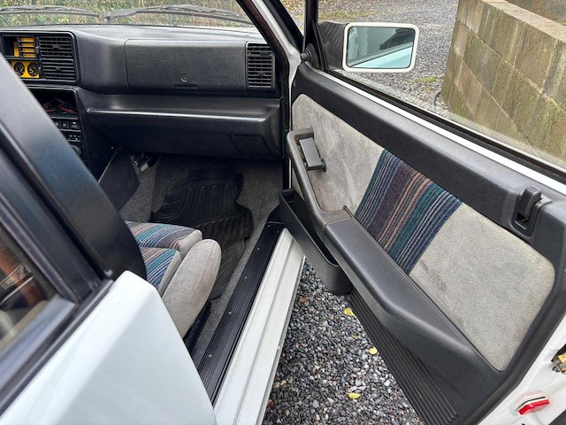 Lancia delta 1.6i turbo hf 140 pk oldtimer - afbeelding 9 van  45