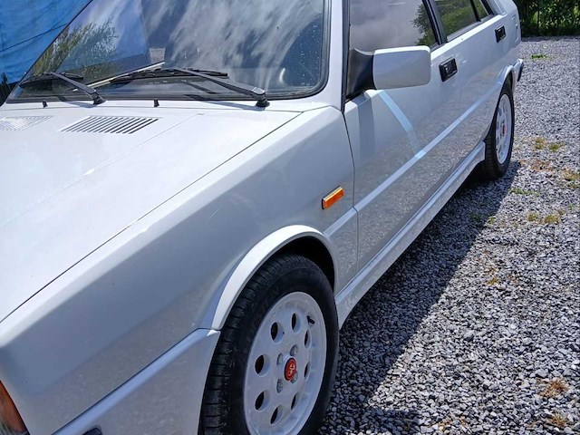 Lancia delta 1.6i turbo hf 140 pk oldtimer - afbeelding 17 van  45