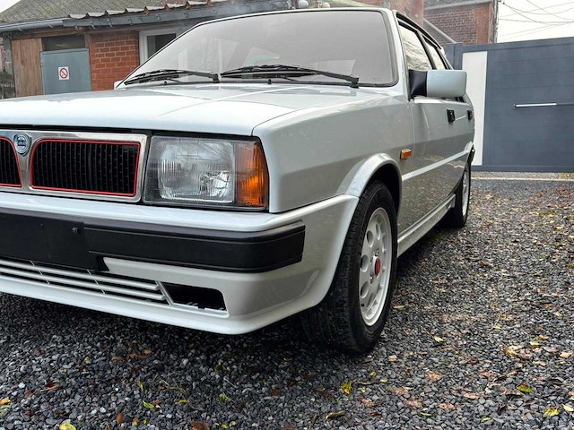 Lancia delta 1.6i turbo hf 140 pk oldtimer - afbeelding 12 van  45