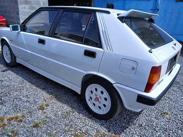 Lancia delta 1.6i turbo hf 140 pk oldtimer - afbeelding 23 van  45