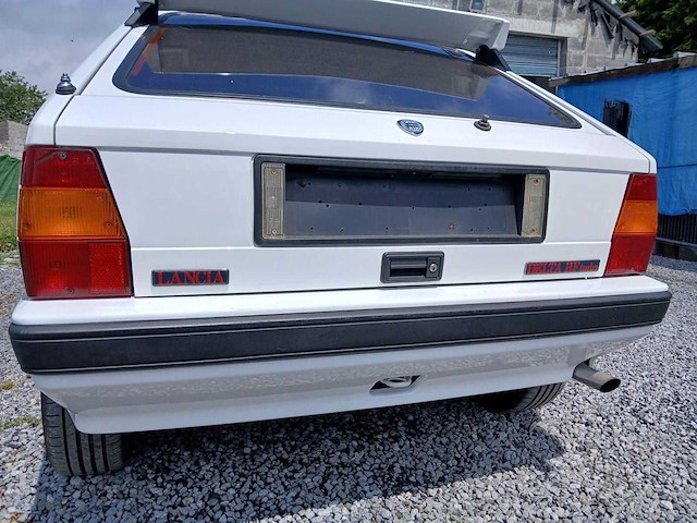 Lancia delta 1.6i turbo hf 140 pk oldtimer - afbeelding 44 van  45