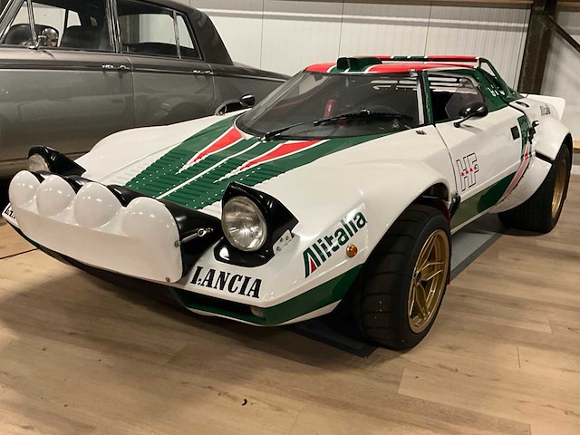 Lancia stratos rallye klassieke auto - afbeelding 1 van  46