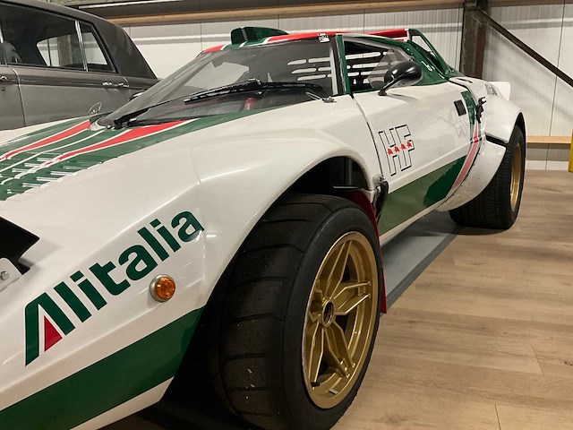 Lancia stratos rallye klassieke auto - afbeelding 14 van  46