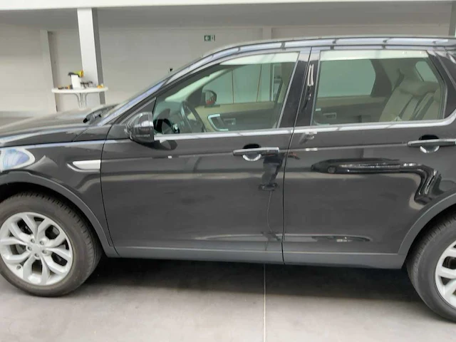 Land rover - 2019 - discovery sport 2.0 td4 hse - td4 hse - personenauto - afbeelding 33 van  34